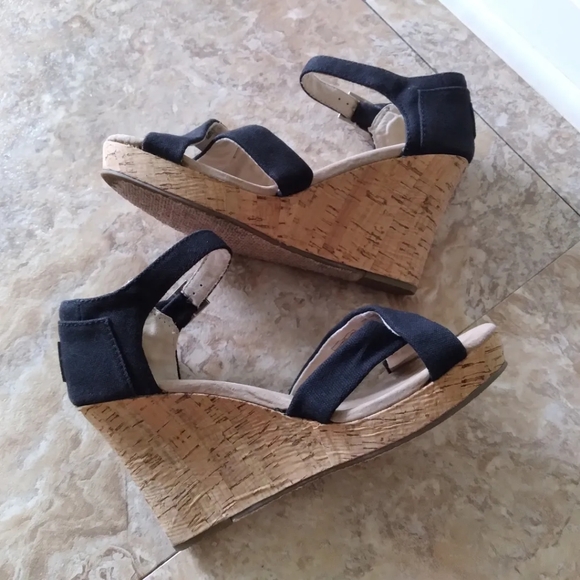 TOMS Sienna black canvas wedge sandals, size 6.5 - Picture 4 of 10
